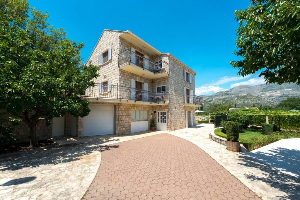 Vila Vergatum-Privacy,Gym,Billiards,Table Tennis Donji Brgat Exterior foto