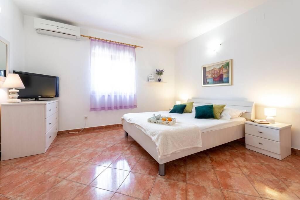 Vila Vergatum-Privacy,Gym,Billiards,Table Tennis Donji Brgat Exterior foto