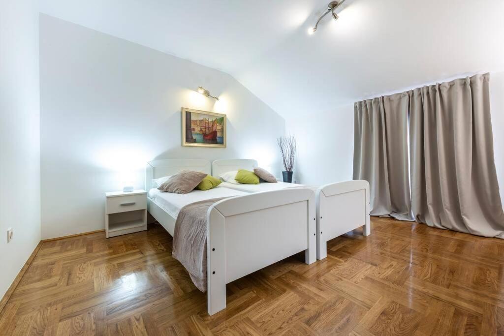 Vila Vergatum-Privacy,Gym,Billiards,Table Tennis Donji Brgat Exterior foto