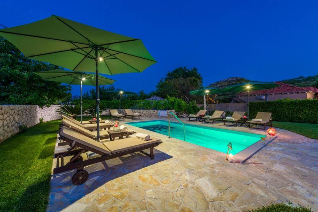 Vila Vergatum-Privacy,Gym,Billiards,Table Tennis Donji Brgat Exterior foto
